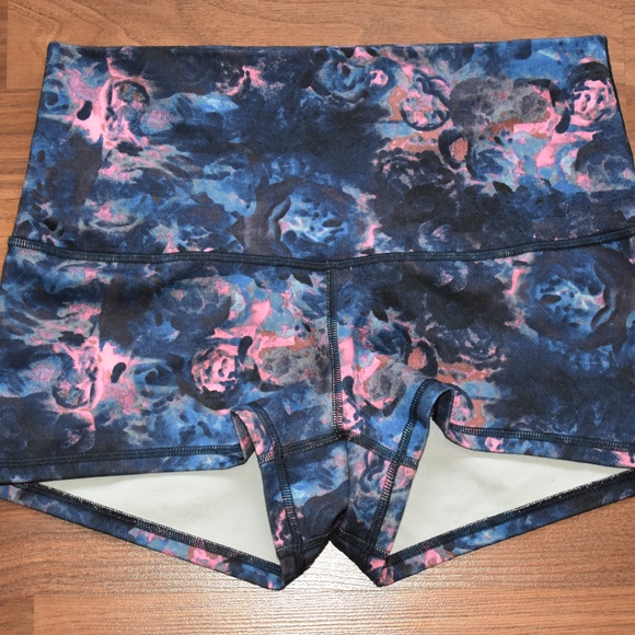 Lululemon Boogie Short (Roll Down) *Full-On Luon - Picture 3 of 6